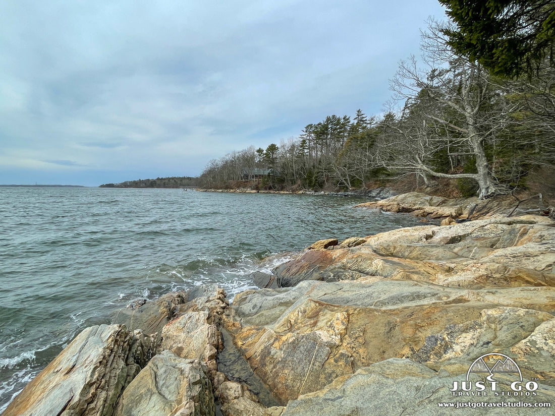 View along the coast in wolfe's neck woods state park